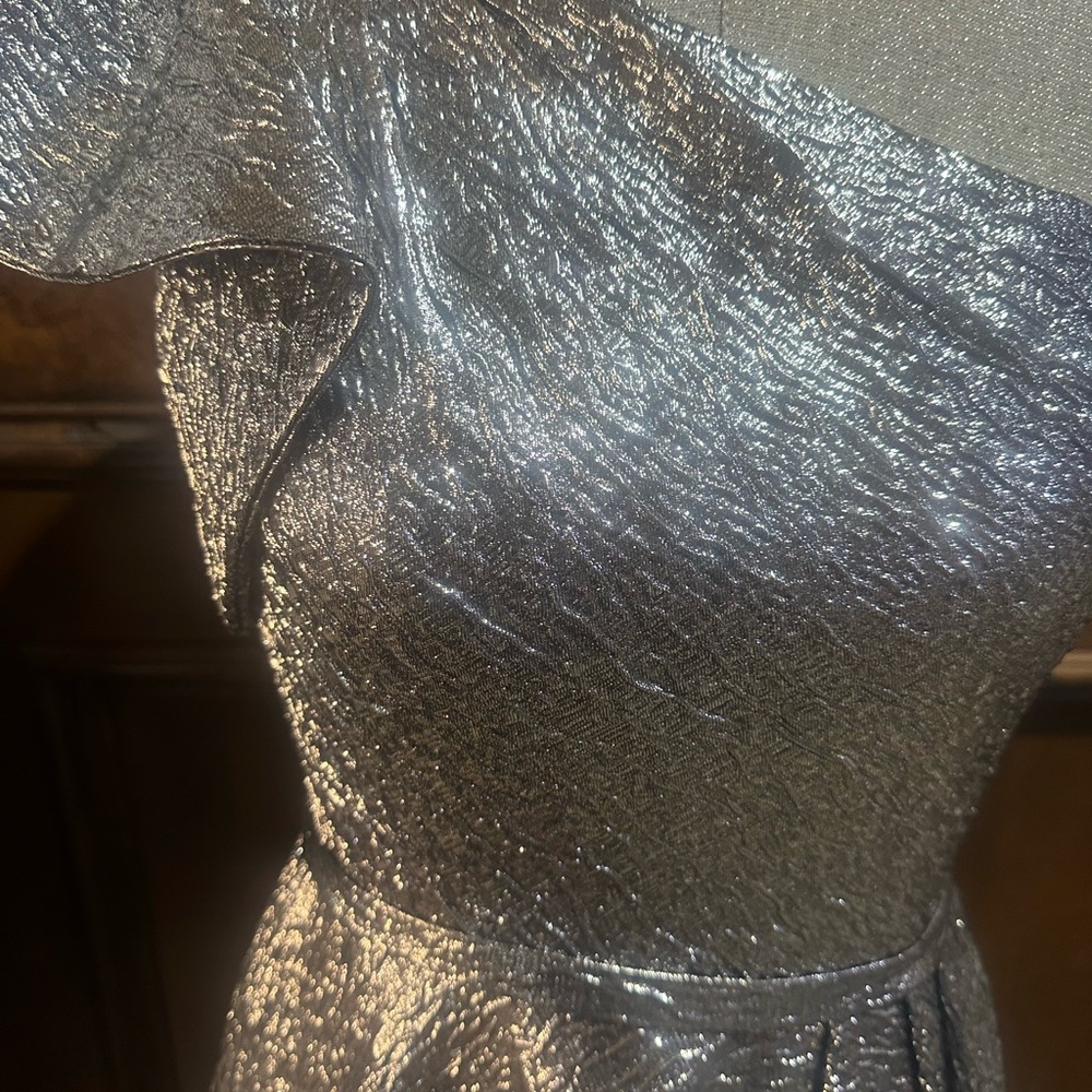 NWT SIZE 4 Mac Duggal Glittering One Shoulder Silver Dress - Picture 4 of 8